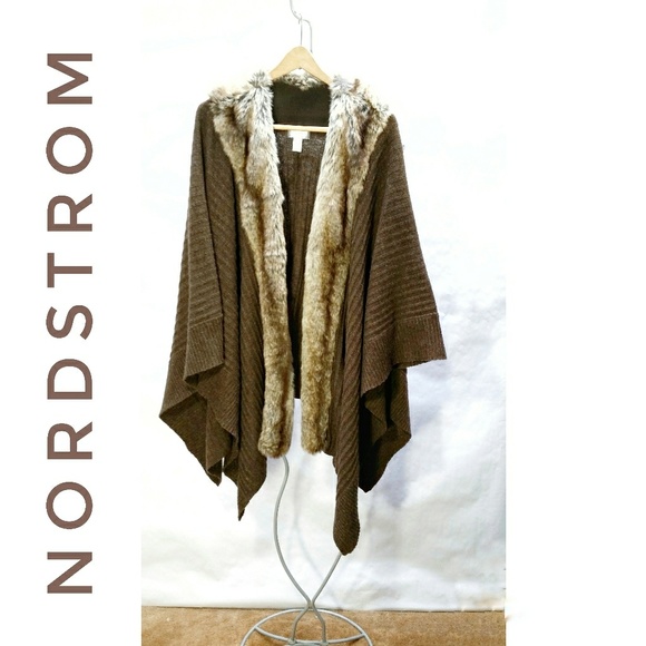Nordstrom Jackets & Blazers - ⏬79 Lamb's Wool Faux Fur Ruana/poncho EUC